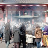 Bí ẩn của làn khói hương lãng đãng ở đền Asakusa